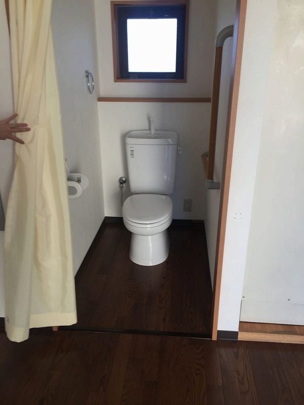 老人ホーム　部屋　トイレ