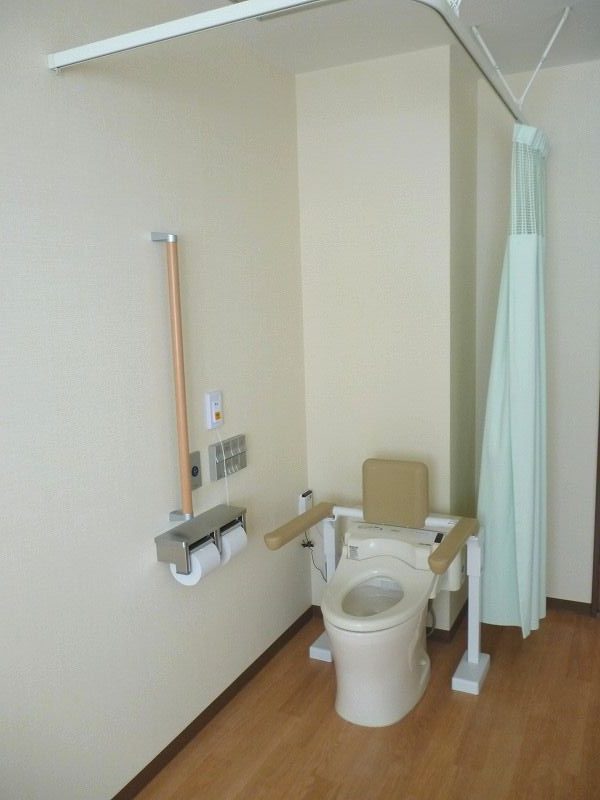 老人ホーム部屋トイレ