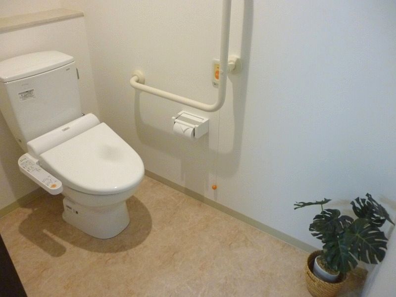 老人ホーム部屋トイレ