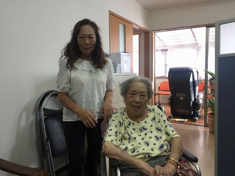 老人ホーム　施設長　入居者