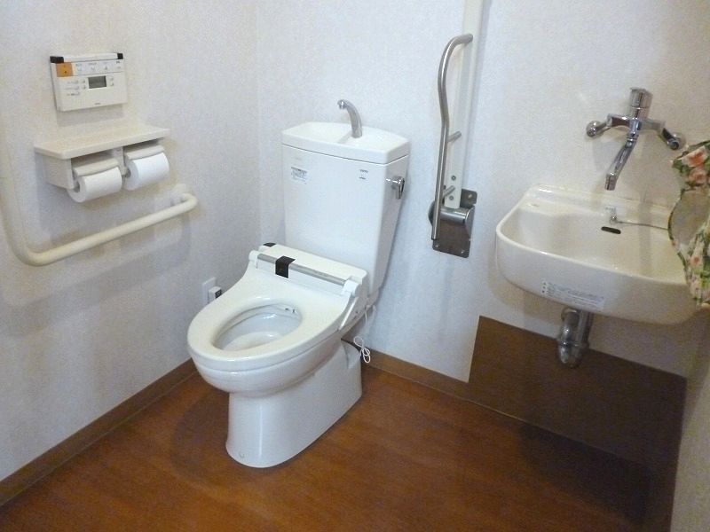 老人ホームトイレ